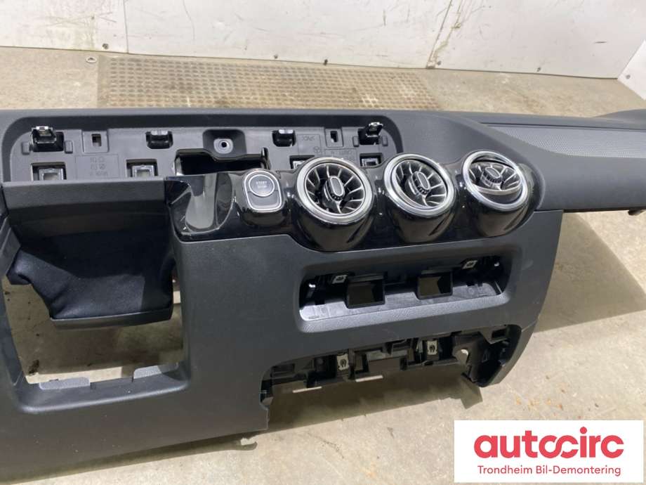 Dashbord til Mercedes EQA 2021-->>  (A2476803300|A 247 680 33 00|)