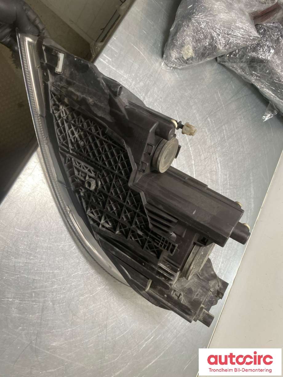 Frontlykt høyre halogen til Škoda Octavia 2009-2013 (Type II, Fase 2)  (HELLA|1Z1 941 018 S|1Z1941016F|)