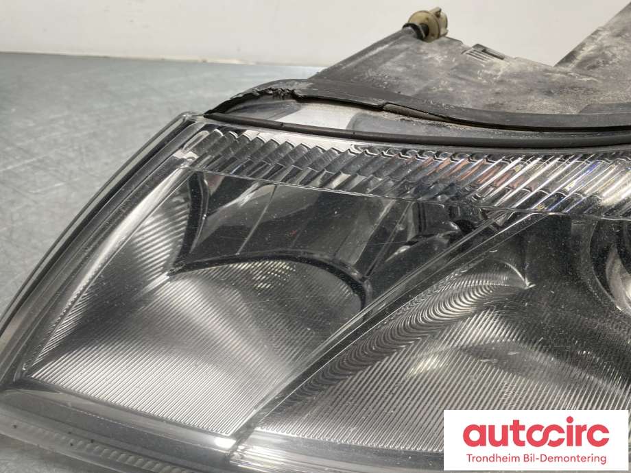 Frontlykt venstre halogen til Škoda Octavia 2009-2013 (Type II, Fase 2) (HELLA|1Z1 941 017 S|1Z1941015F|)