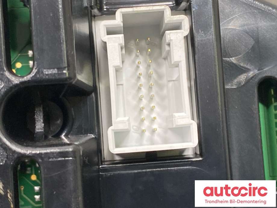 Instrumentpanel til Mercedes GLK 2008-2015 (X204) (X204) (A 204 540 77 48|)