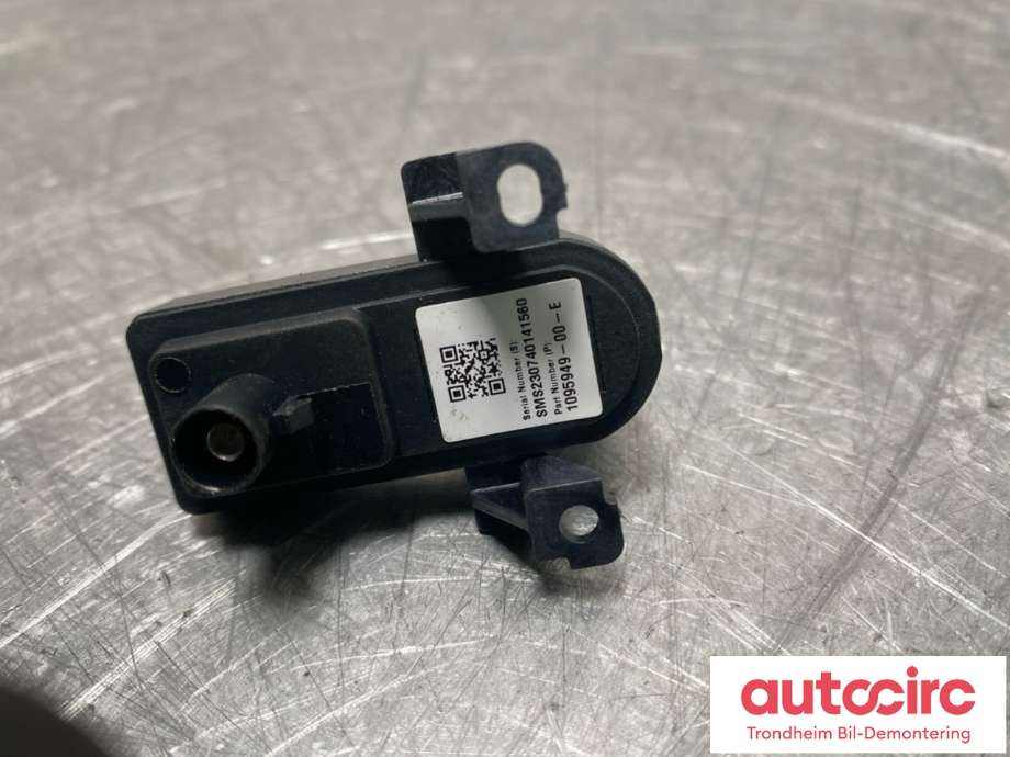 Parkeringskamera bak til Tesla Model Y 2021-2024 (Type I)  (1095949-00-E|)