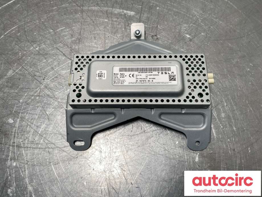 Antenne forsterker til Tesla Model Y 2021-2024 (Type I) (1527973-00-D|1527973-00-E|)