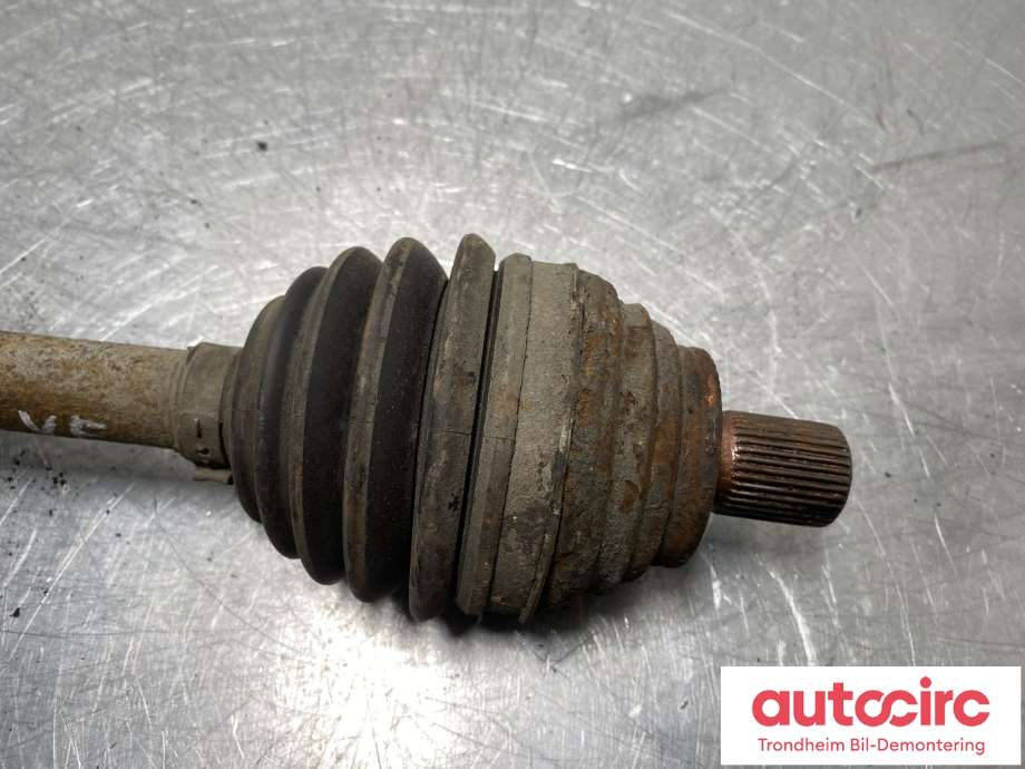 Drivaksel venstre foran, diesel/manuell til VW Passat 2005-2010 (B6) (B6) (3C0 407 271 AE|)
