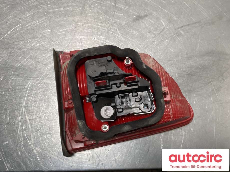 Baklykt høyre indre til VW Touran 2010-2015 (Type I, Fase 3) (1T0 945 094 A|)