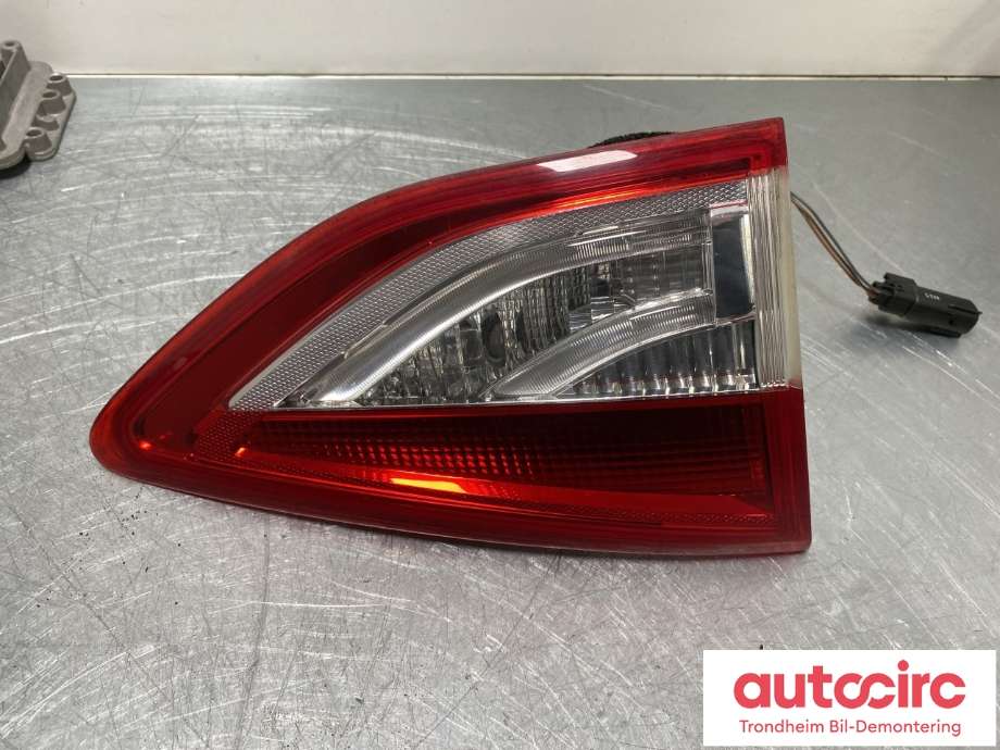 Baklykt venstre indre til Ford Kuga, 2013-2019  (CV44-13A603-BG)