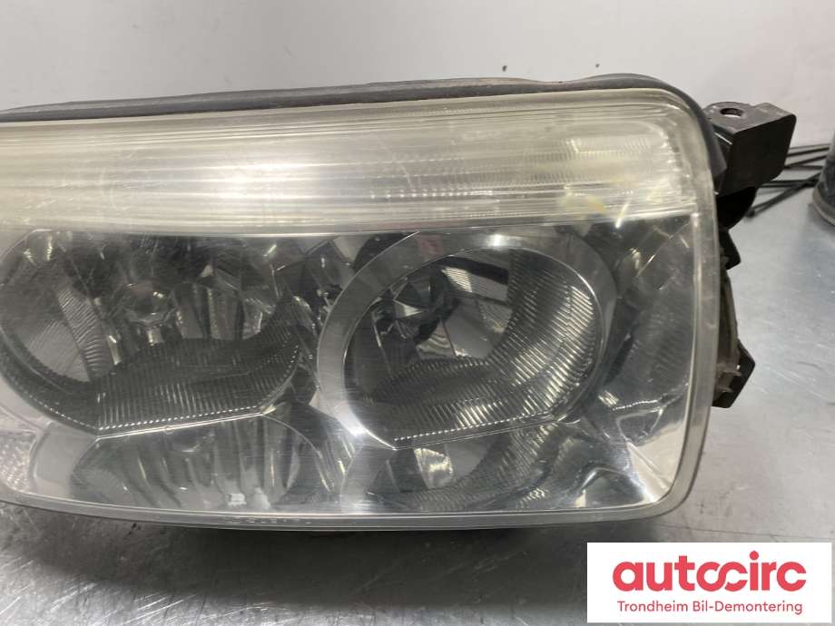 Frontlykt høyre halogen til Subaru Forester 2005-2008 (Type II, Fase 2)  (84001SA861|)