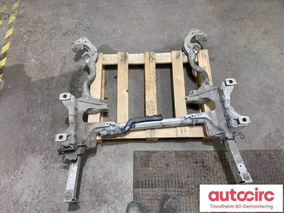 Travers foran hoved til Audi Q7 2015-->> (Type II) (4M0 399 315 R|4M0 399 315 T|)