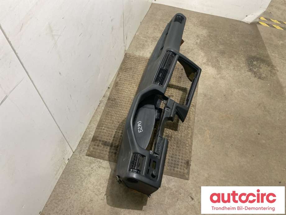 Dashbord til BMW 3-Serie 1983-1993 (E30) (E30) (51451941532|)