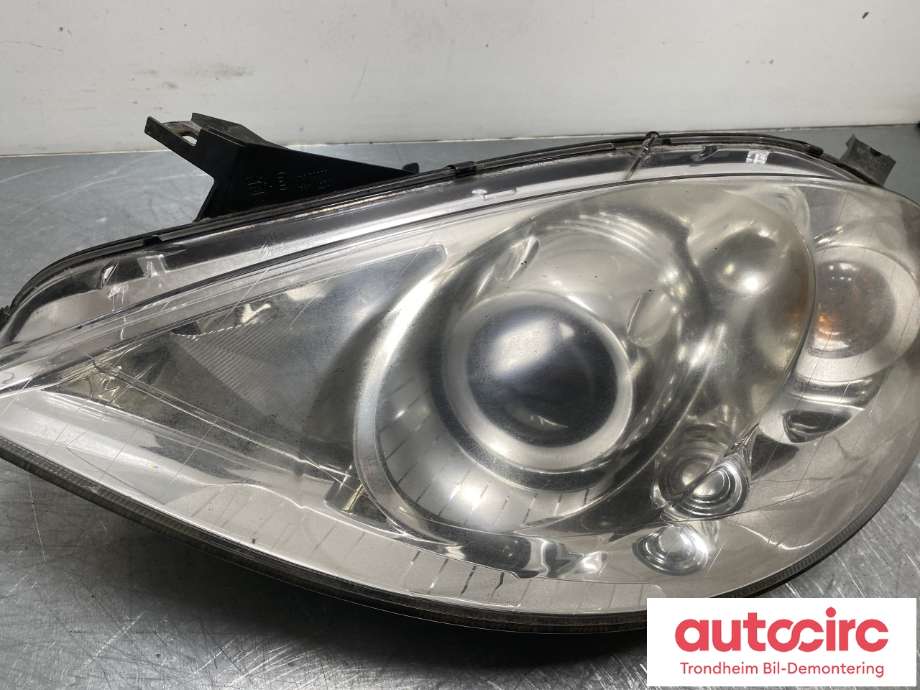 Frontlykt venstre xenon til Mercedes A-Klasse 2005-2012 (W169) (W169) (A1698207361|A 169 820 11 61|)