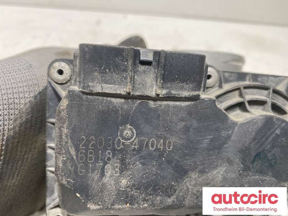 Spjeldhus til Toyota Yaris 2014-2020 (Type III, Fase 2) (2203047040|22030-47040|47070-12010)