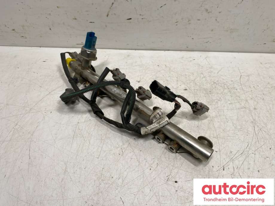Dyseskinne (fuelrail) til Renault Captur 2013-2020 (Type I)  (175226637R|166380783R|)
