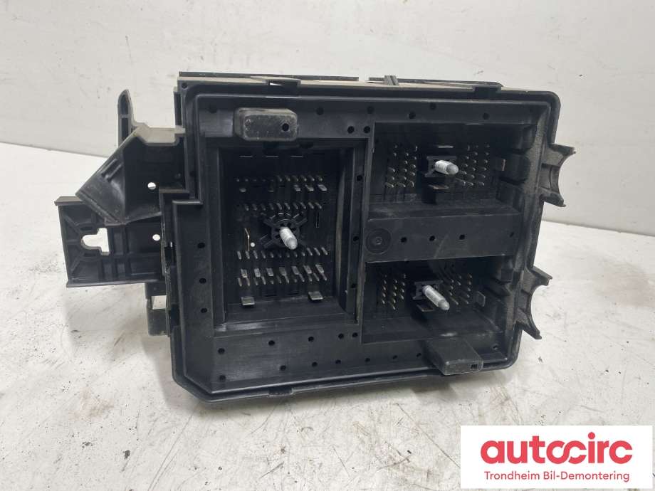 Sikringsboks motorrom til Opel Adam 2013-2016 (13371118|13438946|13450281)
