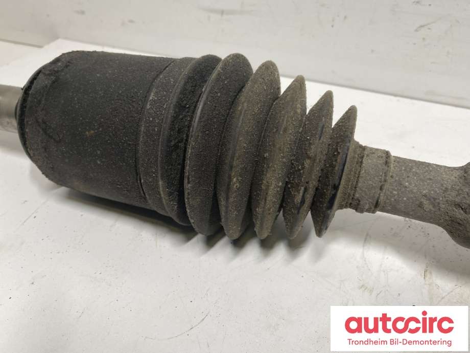Drivaksel høyre foran, diesel/automat til Mercedes ML 1997-2005 (W163) (W163) (A 163 330 05 01|A1633300301|)