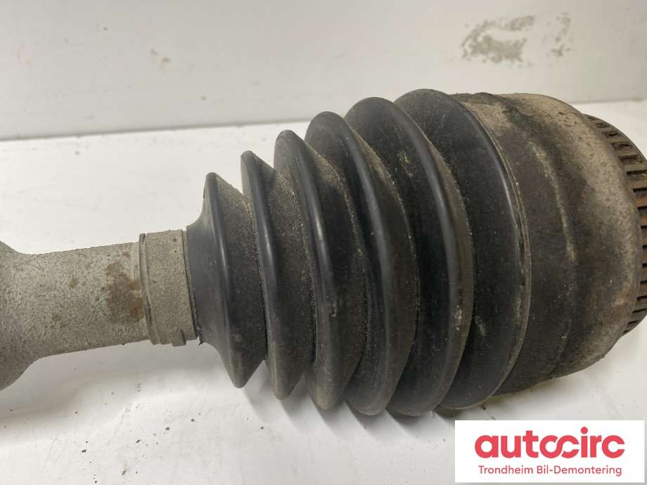 Drivaksel høyre foran, diesel/automat til Mercedes ML 1997-2005 (W163) (W163) (A 163 330 05 01|A1633300301|)