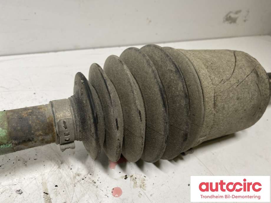 Drivaksel venstre foran, diesel/automat til Mercedes ML 1997-2005 (W163) (W163) (A 163 330 04 01|A1633300101|)
