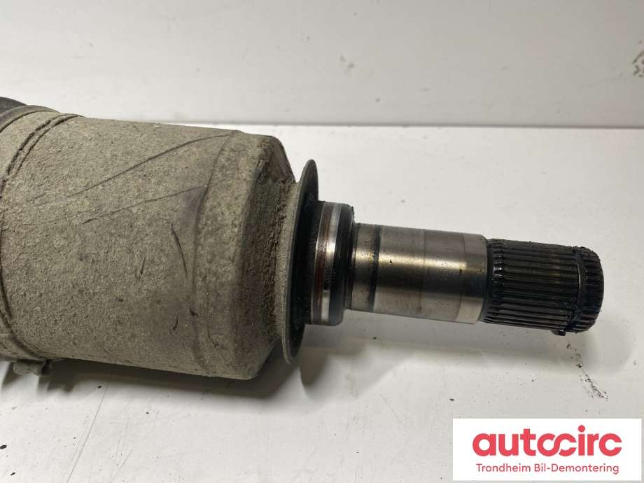 Drivaksel venstre foran, diesel/automat til Mercedes ML 1997-2005 (W163) (W163) (A 163 330 04 01|A1633300101|)