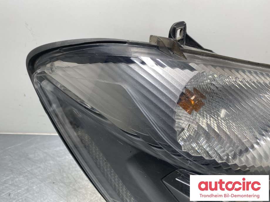 Frontlykt høyre xenon til Mercedes Sprinter 2013-2018 (Fase 2) (906) (906) (HELLA|A 906 820 32 61|A 906 820 63 00|)