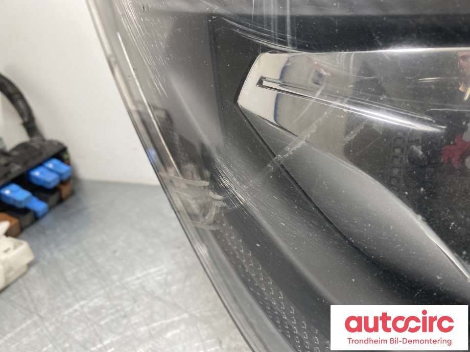 Frontlykt høyre xenon til Mercedes Sprinter 2013-2018 (Fase 2) (906) (906) (HELLA|A 906 820 32 61|A 906 820 63 00|)
