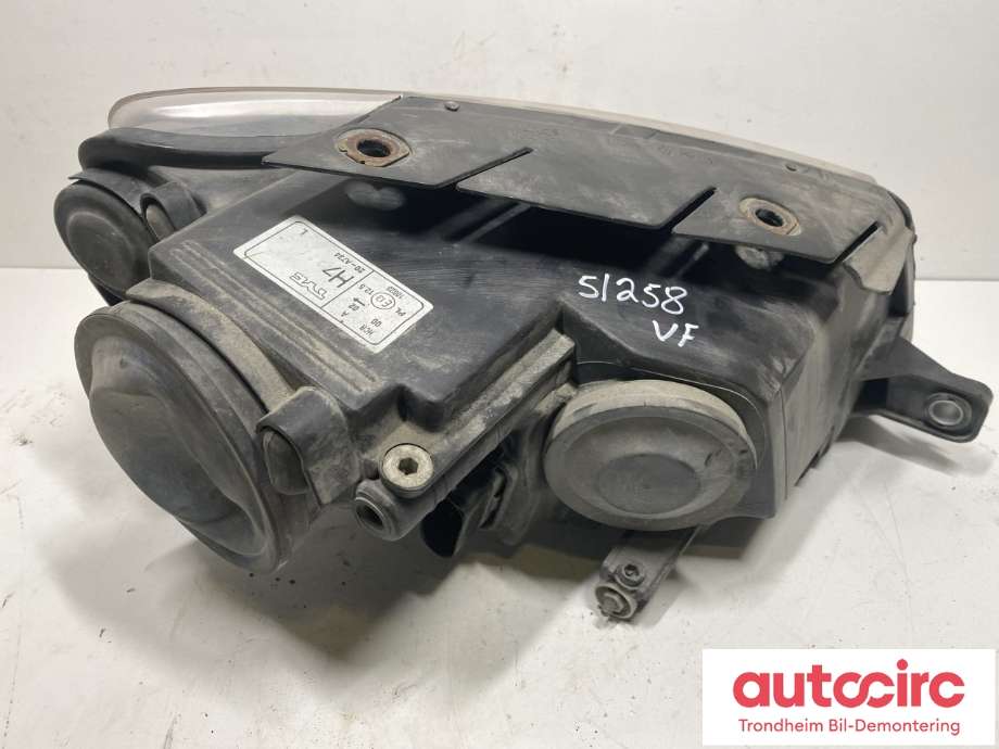 Frontlykt venstre halogen til VW Passat 2005-2010 (B6) (B6) (3C0 941 005 AA|)