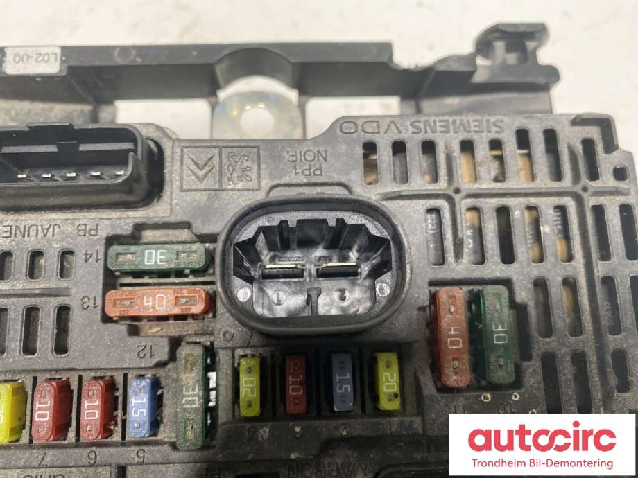 Sikringsboks motorrom til Peugeot 407 2004-2010  (6500 CG|BSM-L02-00|)