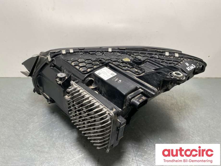 Frontlykt høyre full-LED til Mercedes EQS 2021-->> (V297) (V297) (A2979068402|A2239006530|A2069008213| A2069007016)