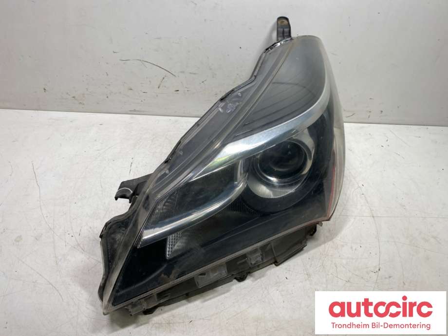 Frontlykt venstre halogen til Toyota Yaris 2014-2020 (Type III, Fase 2) (811700DA30|)