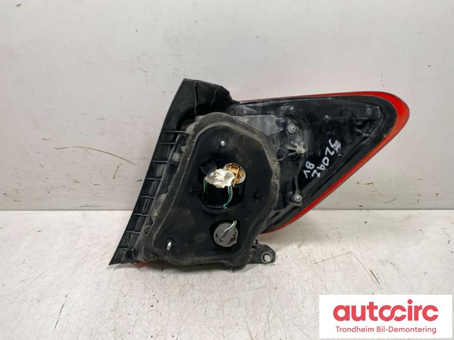 Baklykt venstre til Toyota Yaris 2014-2020 (Type III, Fase 2) (815610D600|)