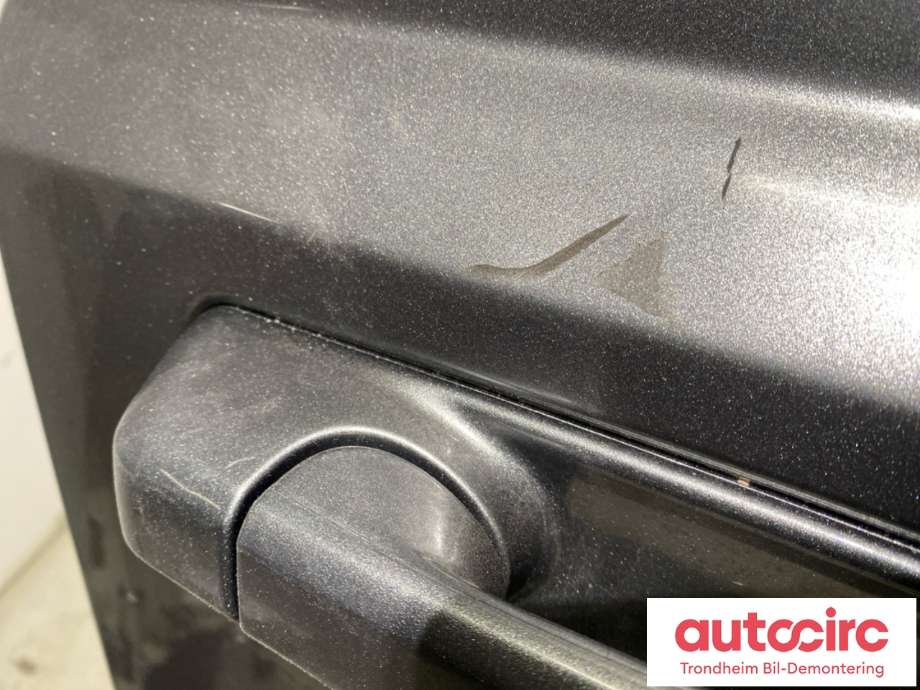 Dør høyre foran til Jeep Commander 2006-2009 (55396542AE|)