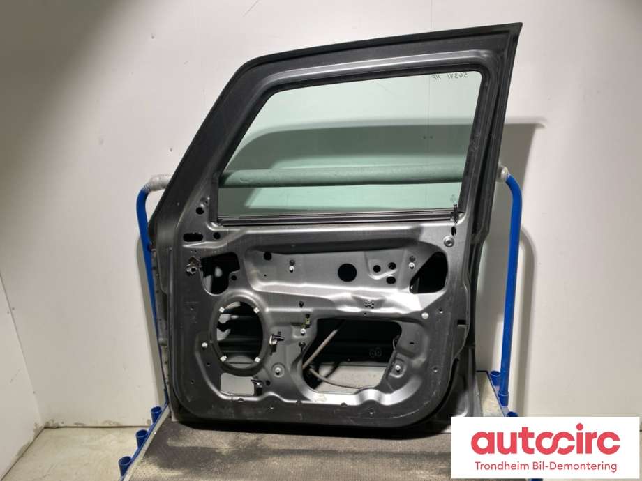 Dør høyre foran til Jeep Commander 2006-2009 (55396542AE|)