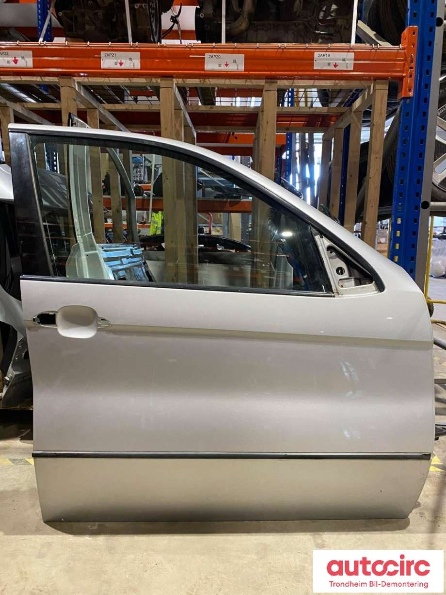 Dør høyre foran til BMW X5 2000-2006 (E53) (E53) (41518256824|41 51 8 256 824|)