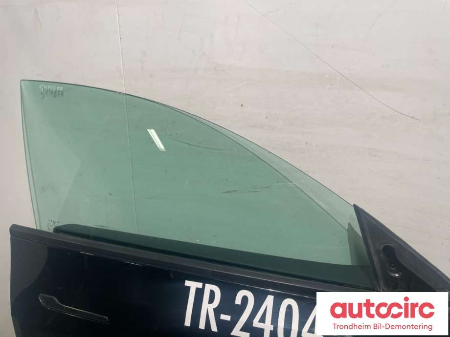 Dør høyre foran til Tesla Model Y 2021-2024 (Type I)  