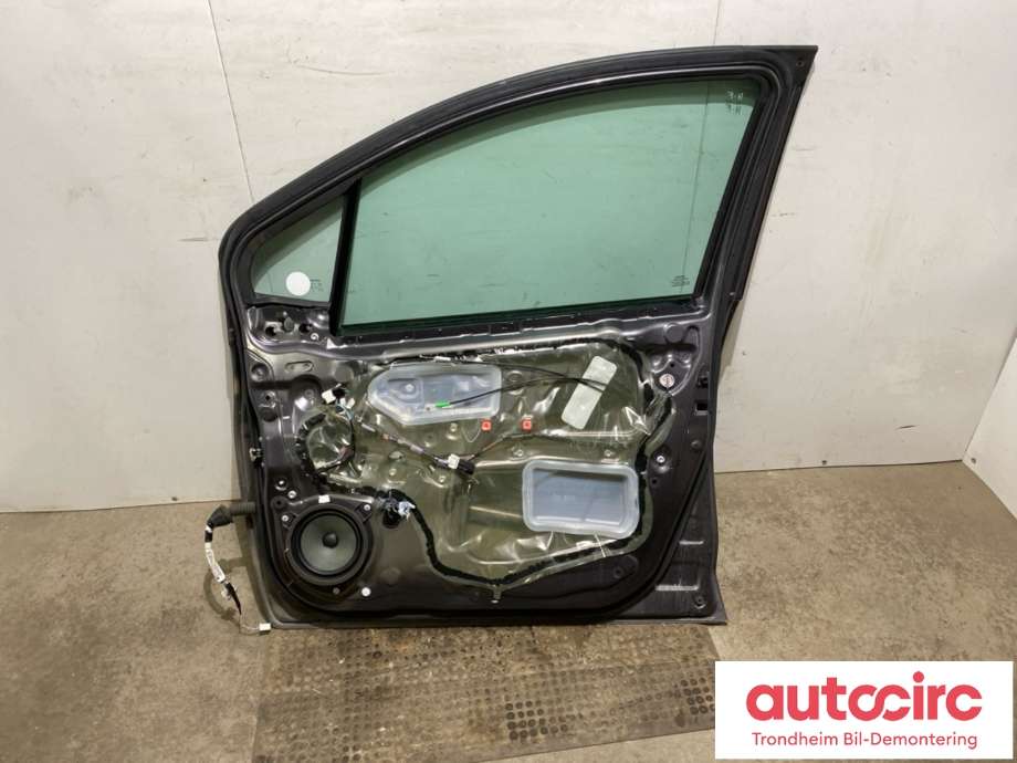 Dør høyre foran til Toyota Yaris 2012-2014 (Type III, Fase 1) (67111-52210|67001-0D230|)