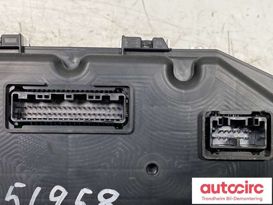 Instrumentpanel til Toyota RAV4 2016-2019 (Type IV, Fase 2) (8380042R60|)