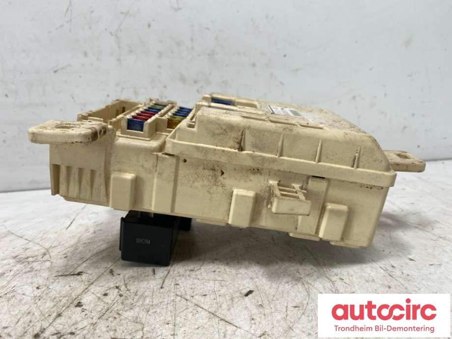 Sikringsboks kupe til Toyota Land Cruiser 90 1996-2002 (8273060060|)