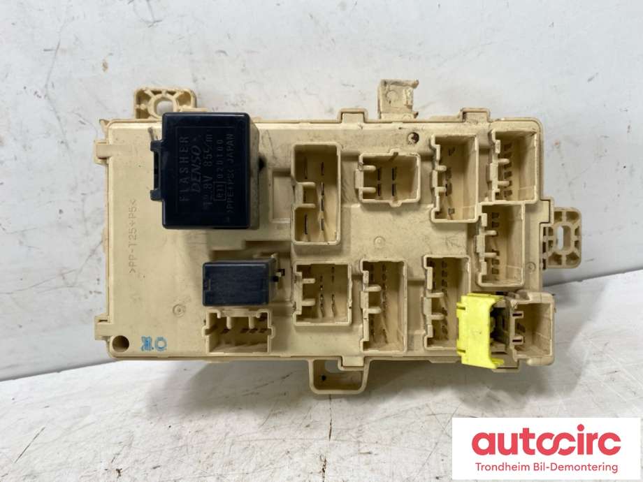Sikringsboks kupe til Toyota Land Cruiser 90 1996-2002 (8273060060|)