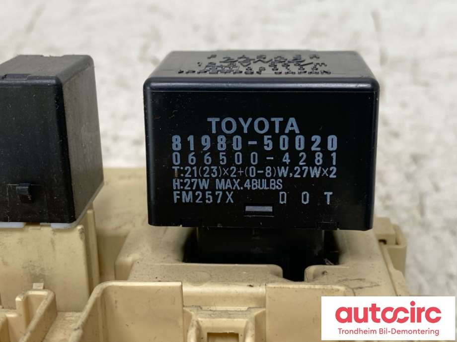 Sikringsboks kupe til Toyota Land Cruiser 90 1996-2002 (8273060060|)