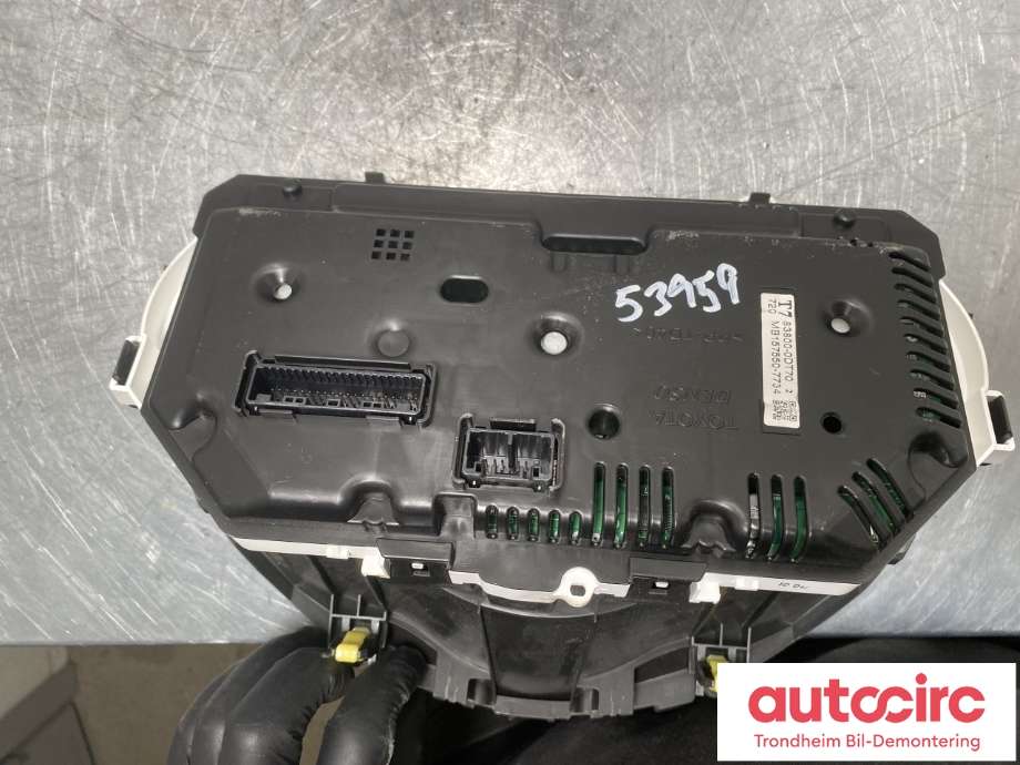 Instrumentpanel til Toyota Yaris 2012-2014 (Type III, Fase 1)  (838000DT70|)