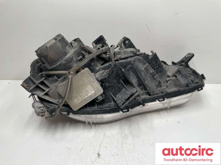 Frontlykt venstre xenon til Mitsubishi Outlander 2010-2012 (Type II, Fase 2)  (BI-XENON|8301B557|8301C411|)