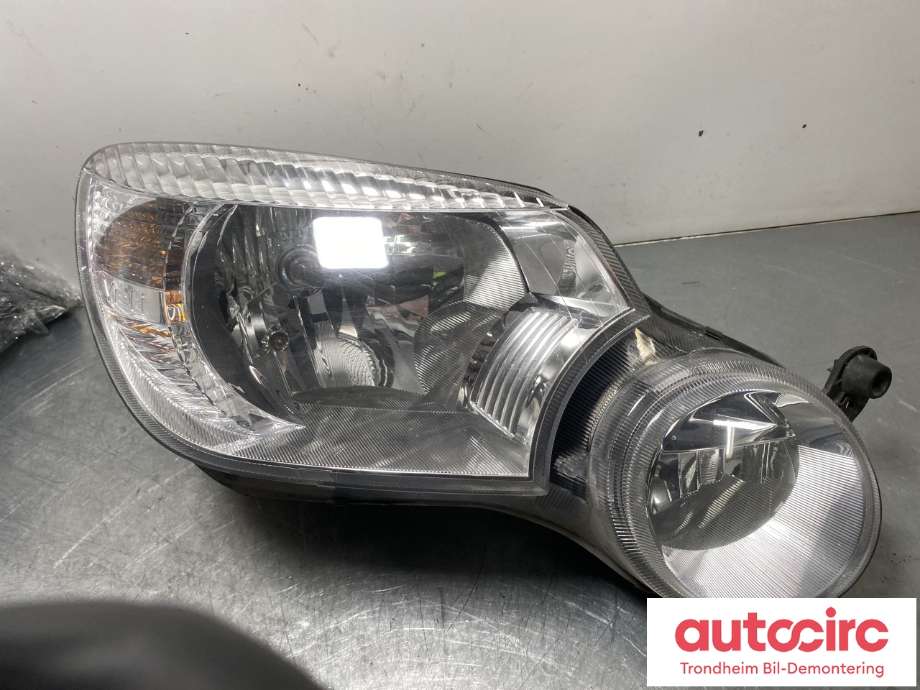 Frontlykt høyre halogen til Škoda Yeti, 2009-2013 (Fase 1)  (5L1941016A)