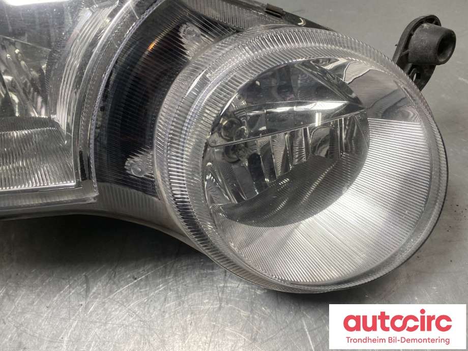 Frontlykt høyre halogen til Škoda Yeti 2009-2013 (Fase 1)  (5L1941016A|5L1941018A|)