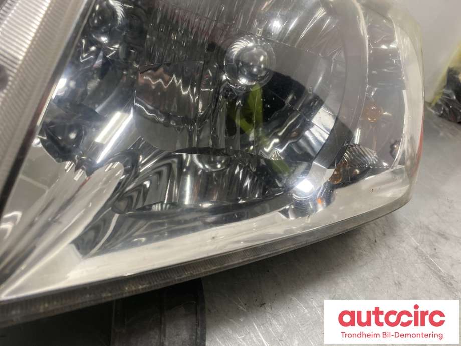 Frontlykt venstre halogen til Suzuki Grand Vitara 2005-2015 (Type III)  (3532064J10|)