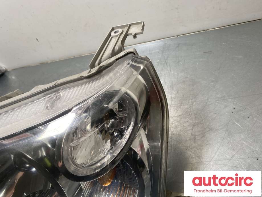 Frontlykt venstre halogen til Suzuki Grand Vitara 2005-2015 (Type III)  (3532064J10|)