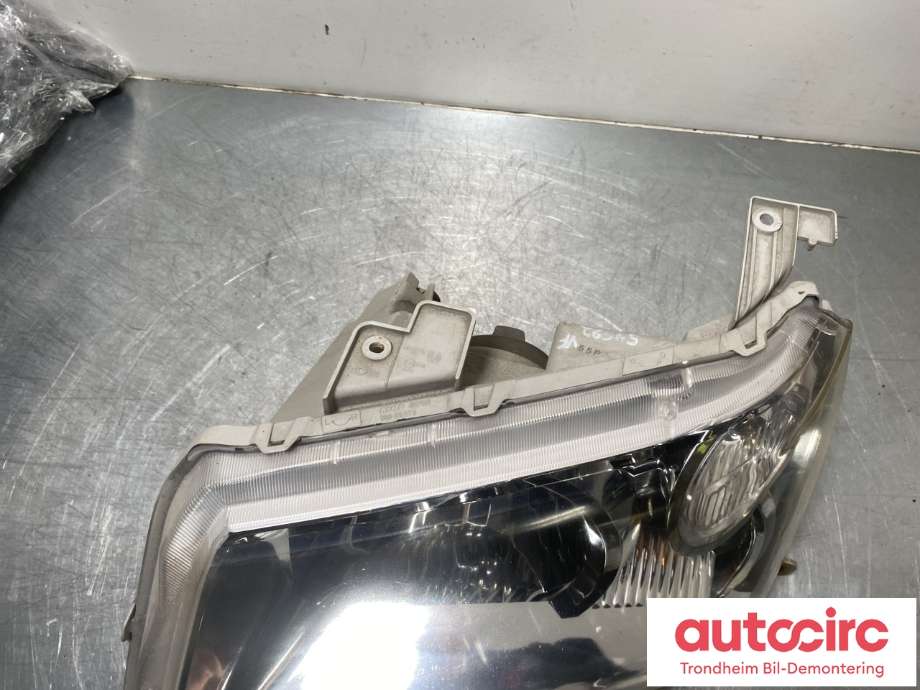 Frontlykt venstre halogen til Suzuki Grand Vitara 2005-2015 (Type III)  (3532064J10|)