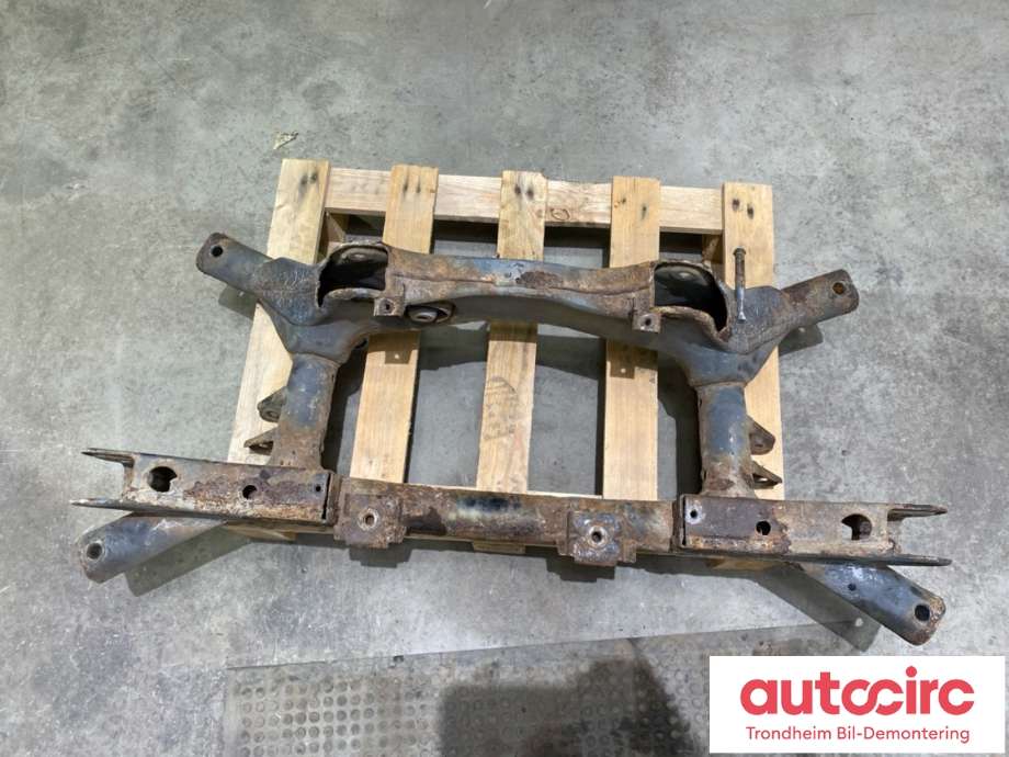 Travers bak til Mitsubishi Outlander 2010-2012 (Type II, Fase 2) (4100A036|)