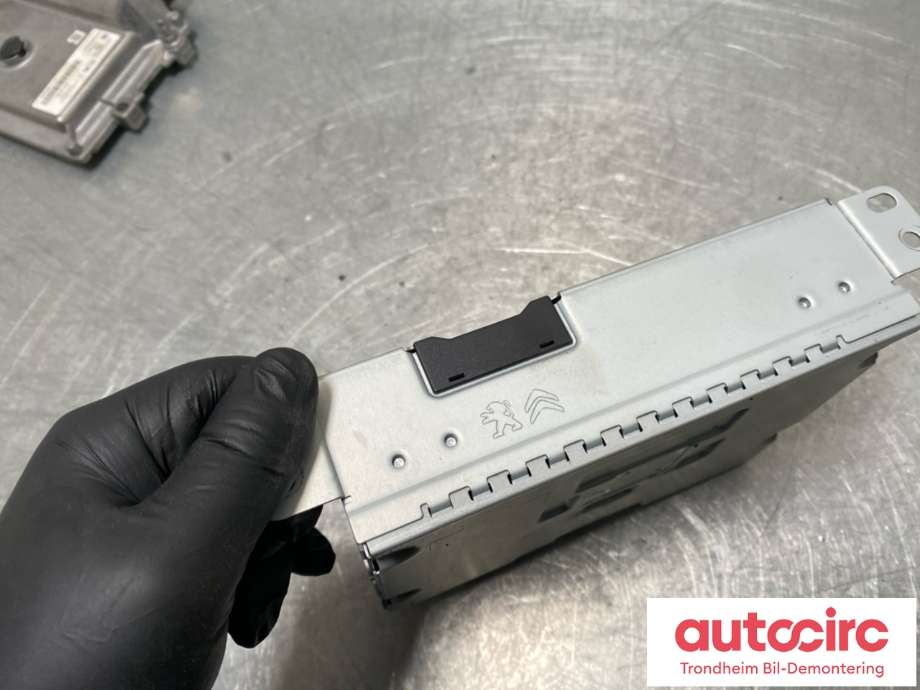 Bilstereo navigasjon til Peugeot e-2008 2019-->>  (9835408980|1674206580|1690334280)