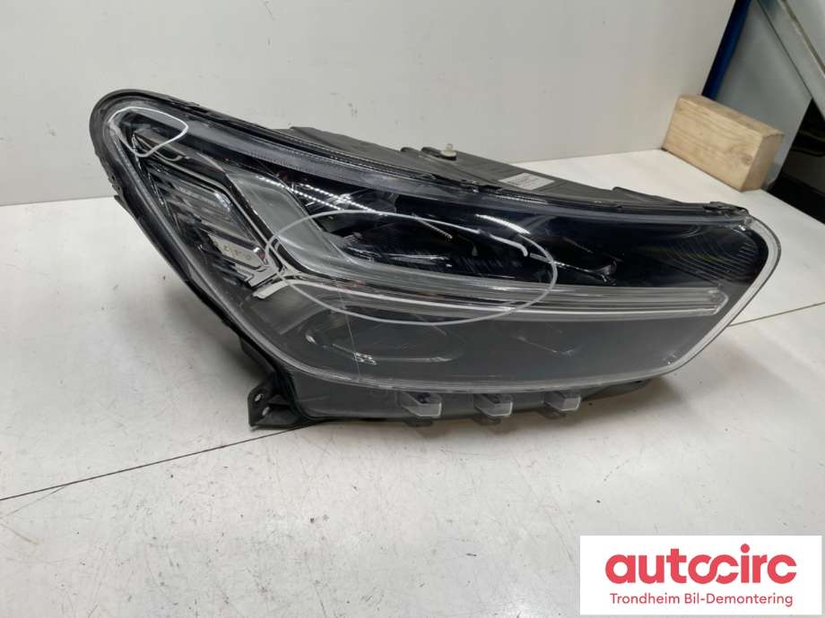 Frontlykt høyre full-LED til Volvo XC40 2018-2024  (31655983|)