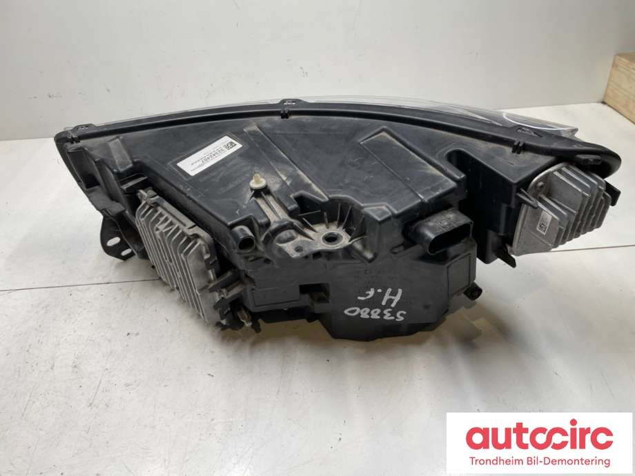 Frontlykt høyre full-LED til Volvo XC40 2018-2024  (31655983|)