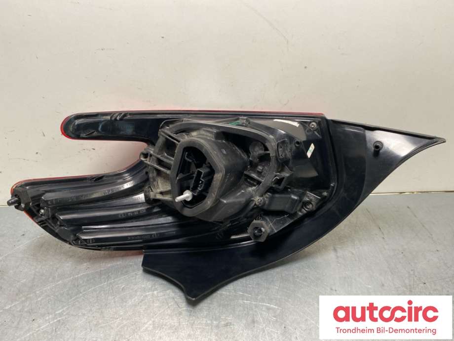 Baklykt venstre til Peugeot 208 2012-2019 (Type I)  (9825601280|)