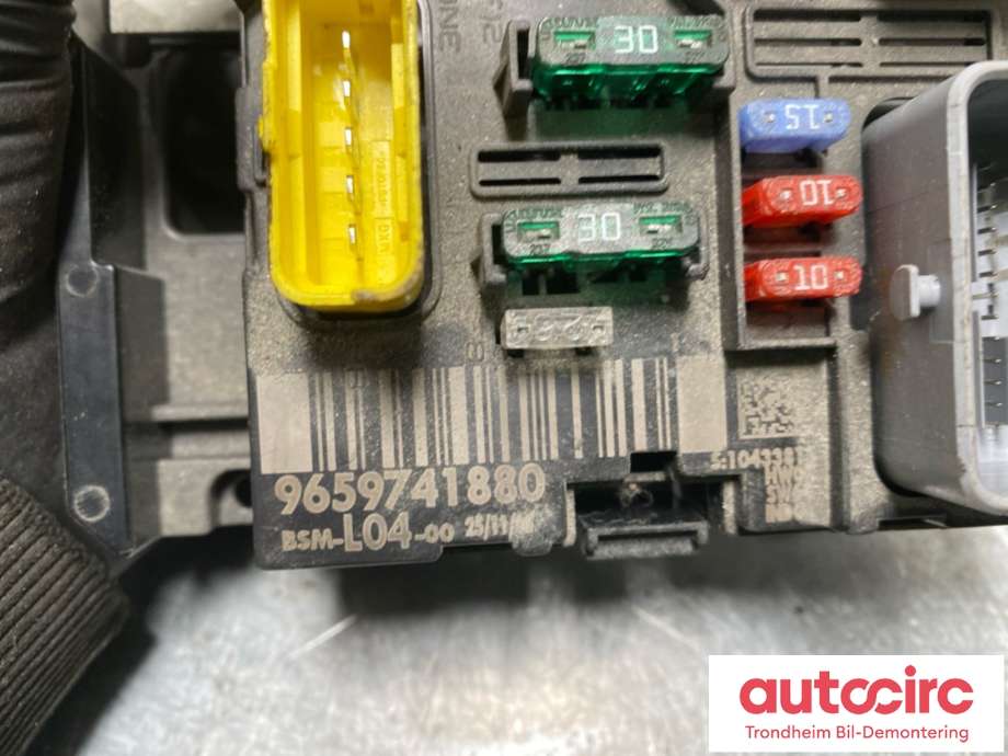 Sikringsboks motorrom til Peugeot 207 2006-2012 (6500 FH|9664055580|)