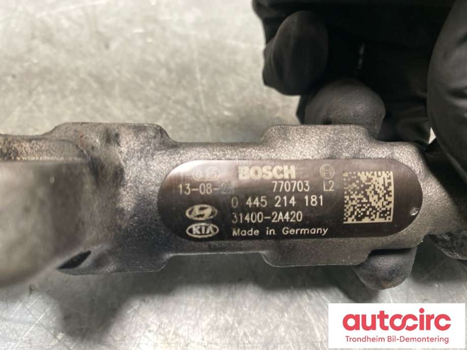 Dyseskinne (fuelrail) til Hyundai i30 2012-2017 (Type II)  (31400 2A650|)